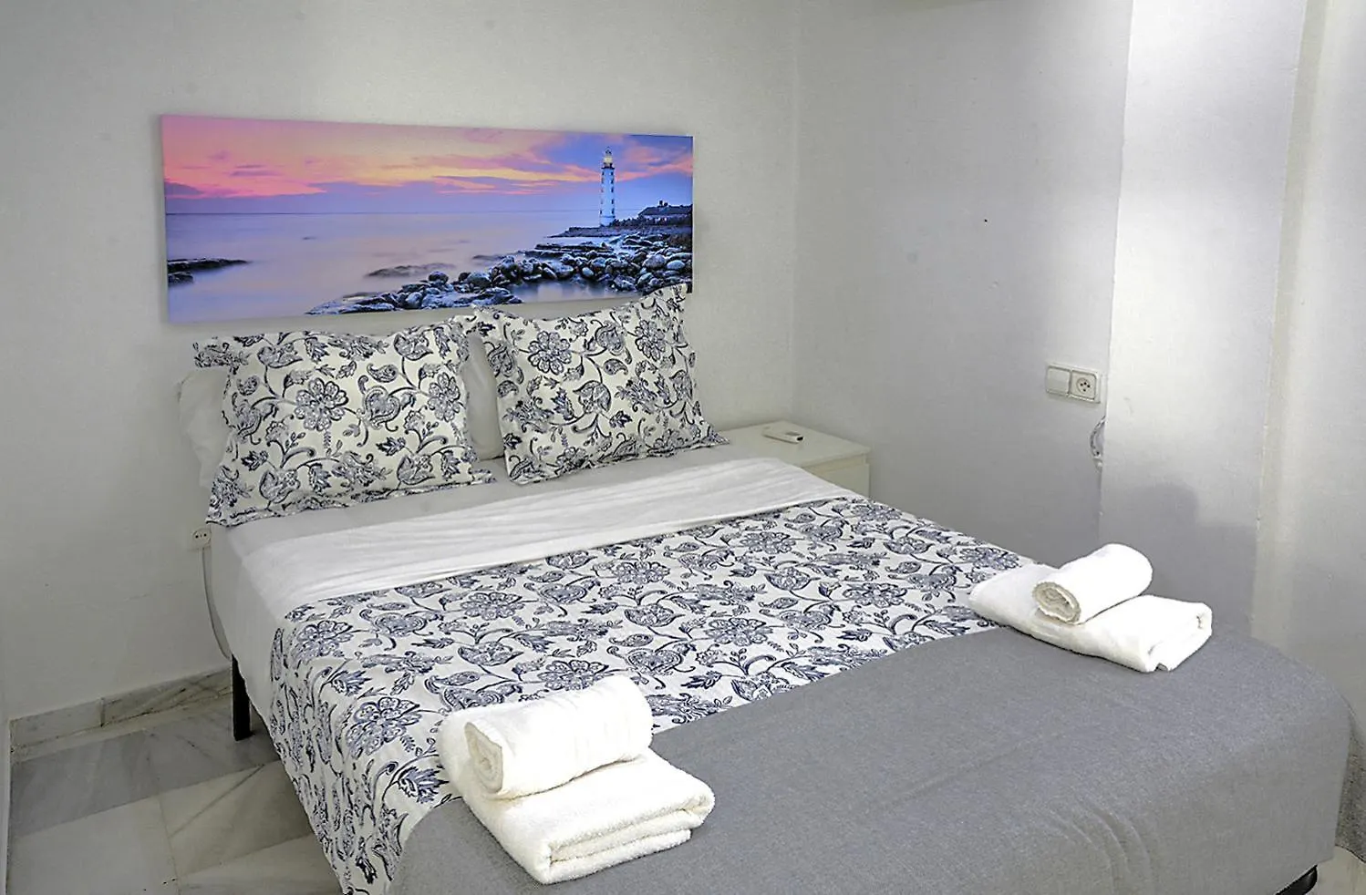 Los Remedios Deluxe Apartment Seville 0*,  Spain