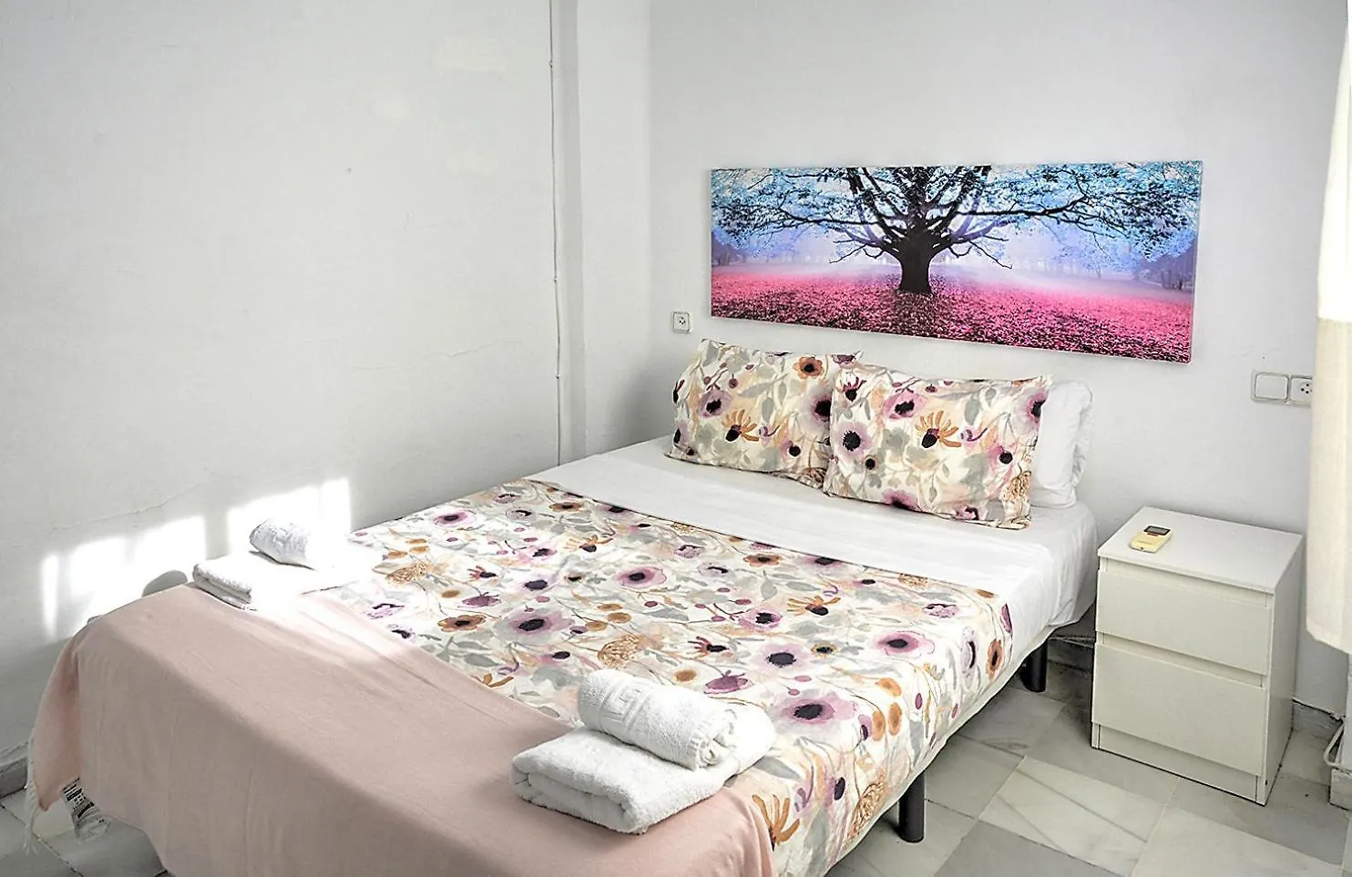 Los Remedios Deluxe Apartment contacts